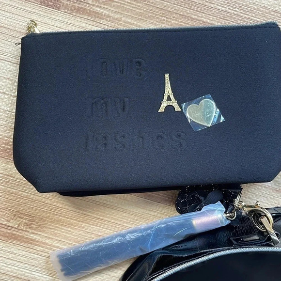 Lacome Paris Large Round Black Cosmetic Travel Bag - Picture 4 of 5